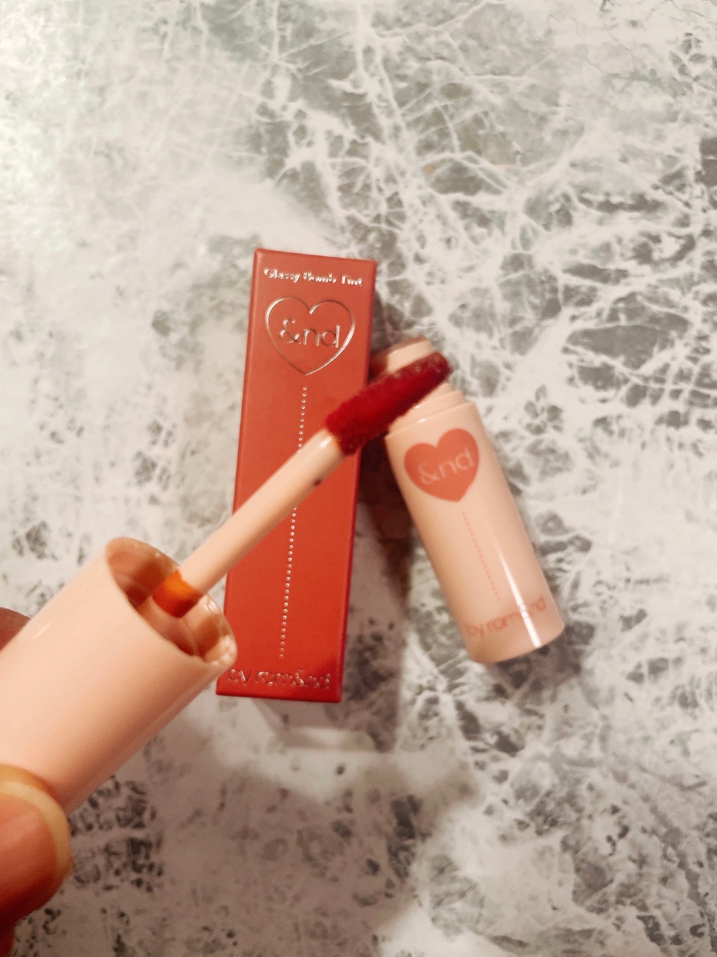 アンドバイロムアンド グラッシーボムティント/&nd by rom&nd/リップティントを使ったクチコミ(2枚目)