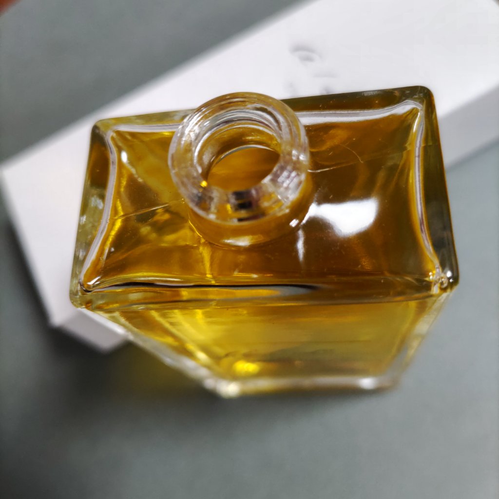 ナチュラルオイル〈ヘア&ボディ&ハンド用オイル〉/ainaLyra /ボディオイルを使ったクチコミ（2枚目）