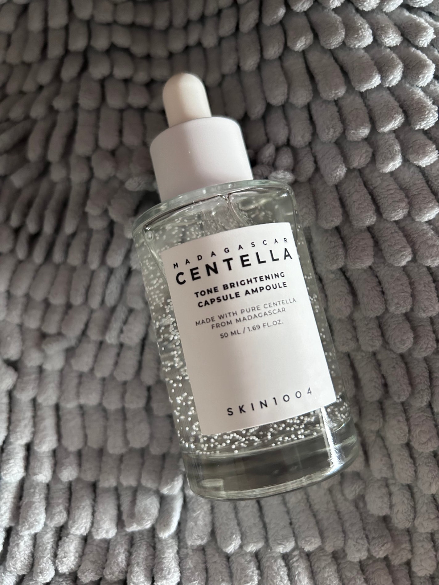 おれんじ on LIPS 「白い小さなカプセルが配合された美容液です。肌に馴染ませるとカプ..」(1枚目)