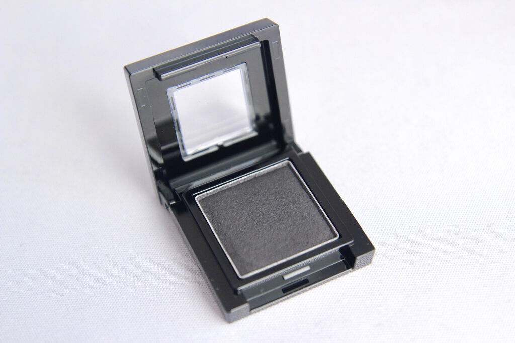 ヴィセ アヴァン シングルアイカラー 017 BLACK HOLE/Visée/単色アイシャドウを使ったクチコミ（2枚目）