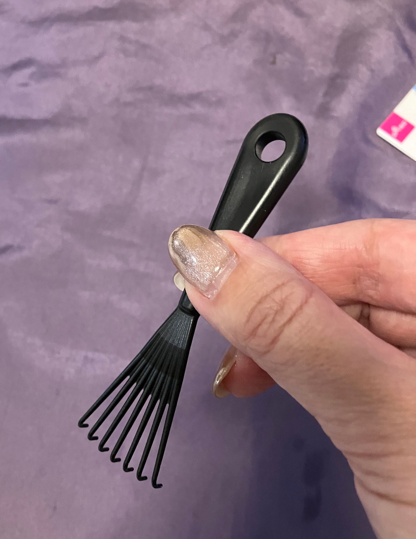 ヘアーブラシクリーナー/DAISO/ヘアケアグッズを使ったクチコミ(2枚目)