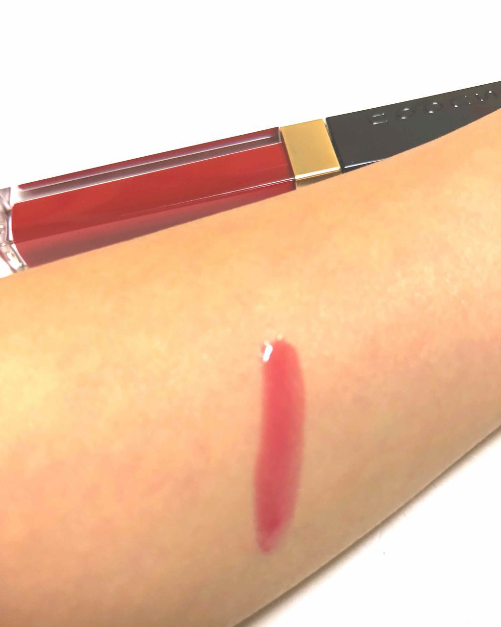 SUQQU フロウレス リップ グロスのクチコミ「08 赤蜜

透明感がありながら
きちんと発色してくれます。

スパチュラが細く、適度な量を出.....」（3枚目）