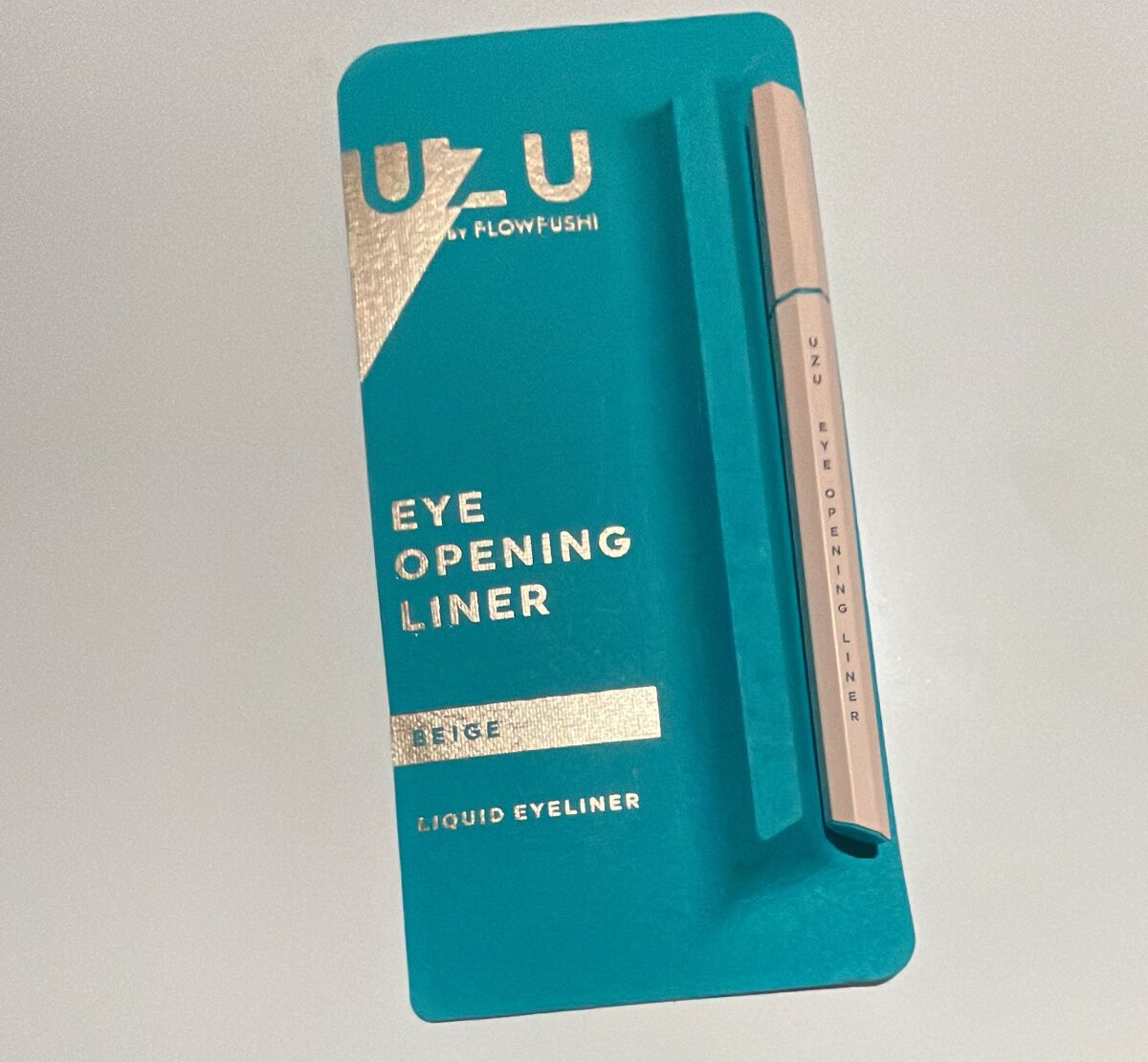 EYE OPENING LINER BEIGE/UZU BY FLOWFUSHI/リキッドアイライナーを使ったクチコミ（2枚目）