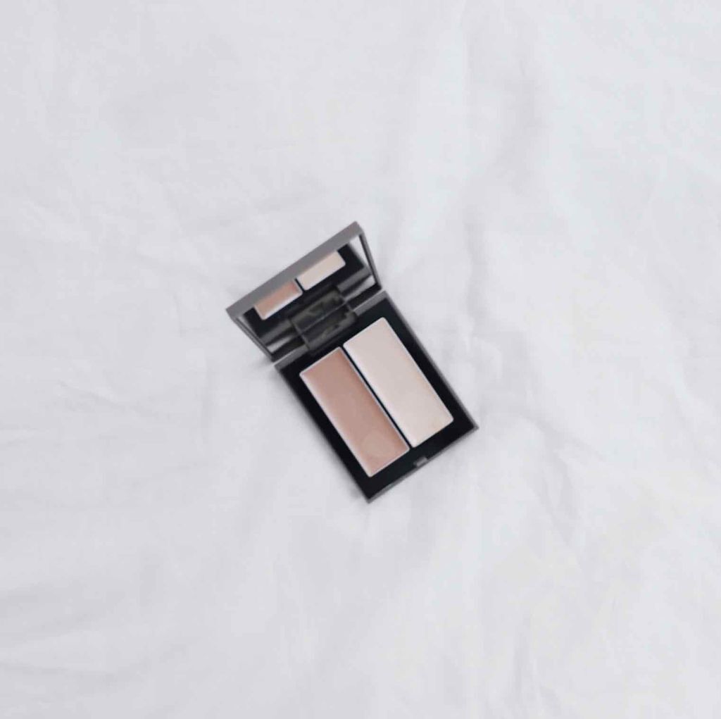 最近買った中でいちばんのお気に入りです！
以前から気になっていてやっと買いました。

結構ガッツリ入れても部屋の中ではそんなに目立たず、あれ…？失敗したかも…？と若干凹んだのですが、照明の下、太陽光の下に行くと自然な艶が、、😳😳
ギラギ