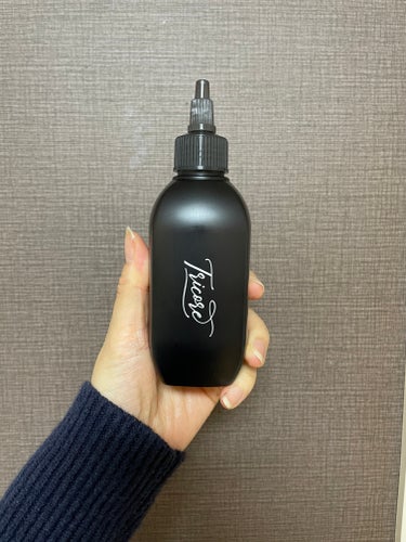 Tricore温感ヘッドスパトリートメント　フルボトル（200ml）

髪と反応して優しいクリームが包み込む、新感覚の生トリートメントです。

髪のダメージの原因として、毛髪内部のタンパク質流出が挙げら