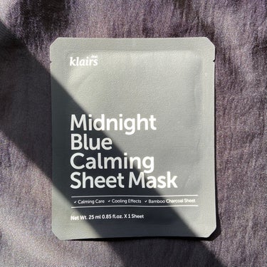 夜を味方にする方法は？

Klairs
Midnight Blue Calming Sheet Mask

真っ黒なシートが2つに分かれている事に驚いたパックです🫢
はじめての韓国スキンケアはクレアスの