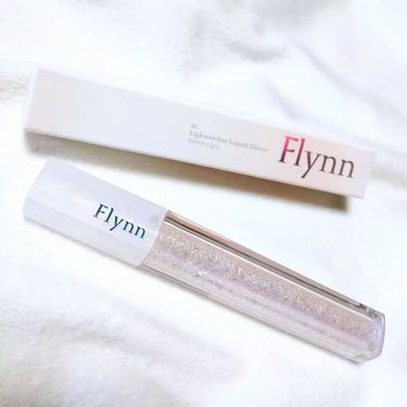 ⁡Flynn
ライトキャッチャー リキッド グリッター
01 White Light

┈┈┈┈┈┈┈┈┈┈┈┈┈┈┈┈┈┈┈┈┈

夜空を彩る天の川をそのまま詰め込んで
星屑を散りばめたような眩しい目元を叶えるグリッター。
⁡
⁡
60％以上のウォーターベースでしっとりとしたつけ心地✨

密着力が良く、しっかりフィットするのでヨレにくい！

White Lightはピンクグリッター、ゴールドパール、ブルーパールの輝きがすごくてキラッキラ💎✨✨

めちゃくちゃ可愛くてお気に入り‎🤍‎🤍
⁡⁡
#Flynn #ライトキャッチャーリキッドグリッター #PLになりたい_先取り夏メイク #提供 #グリッター #ラメ #韓国コスメ  の画像 その0