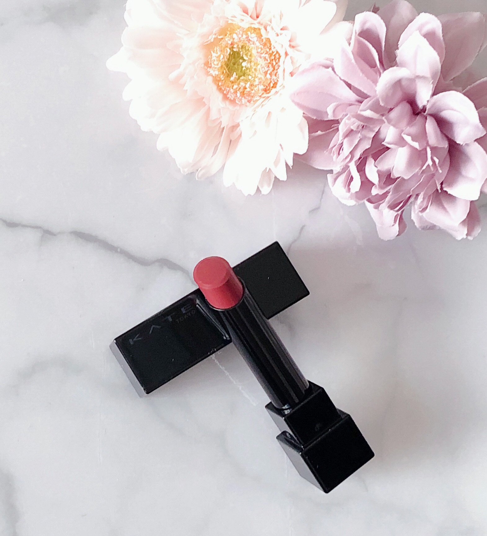 ケイト リップモンスター 107 紅折り紙の願い(限定色)/KATE/口紅を使ったクチコミ（1枚目）