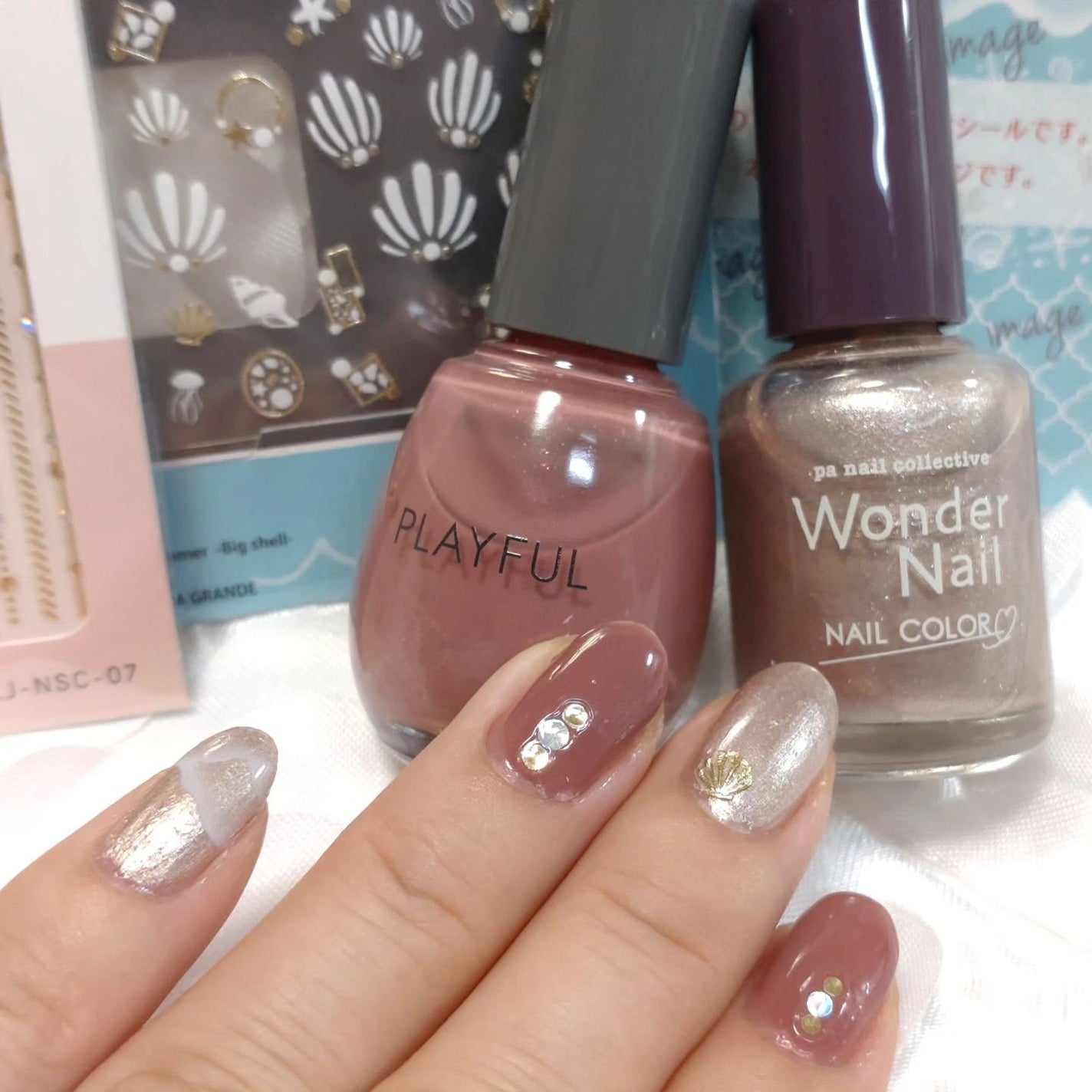 ミルクティ on LIPS 「✴✴#まだ夏ネイル✴夏が終わる前に一応#海ネイルです🏖️🐚✨✴..」(5枚目)