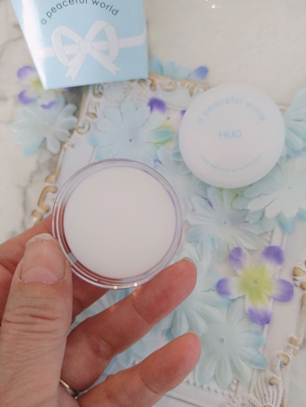 HUG ソリッドパフューム/a peaceful world/練り香水を使ったクチコミ（2枚目）