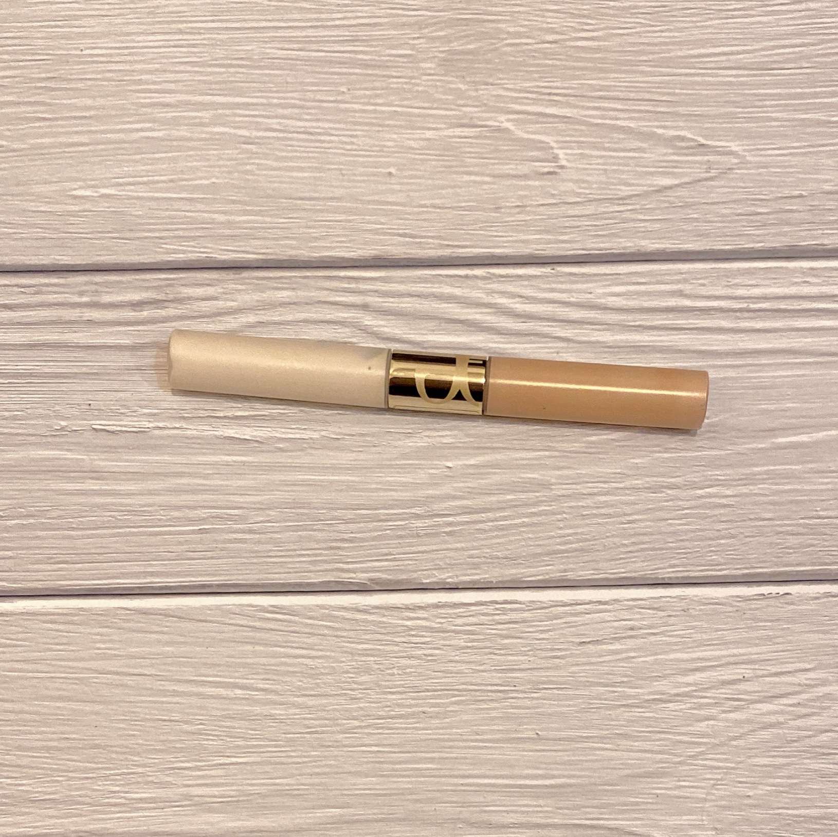 Elégance アイクリア カラーベースのクチコミ「ベースカラーとラメカラーのセットです。
ベースカラーはコンシーラーとしてクマ隠しに、パールカラ.....」（1枚目）