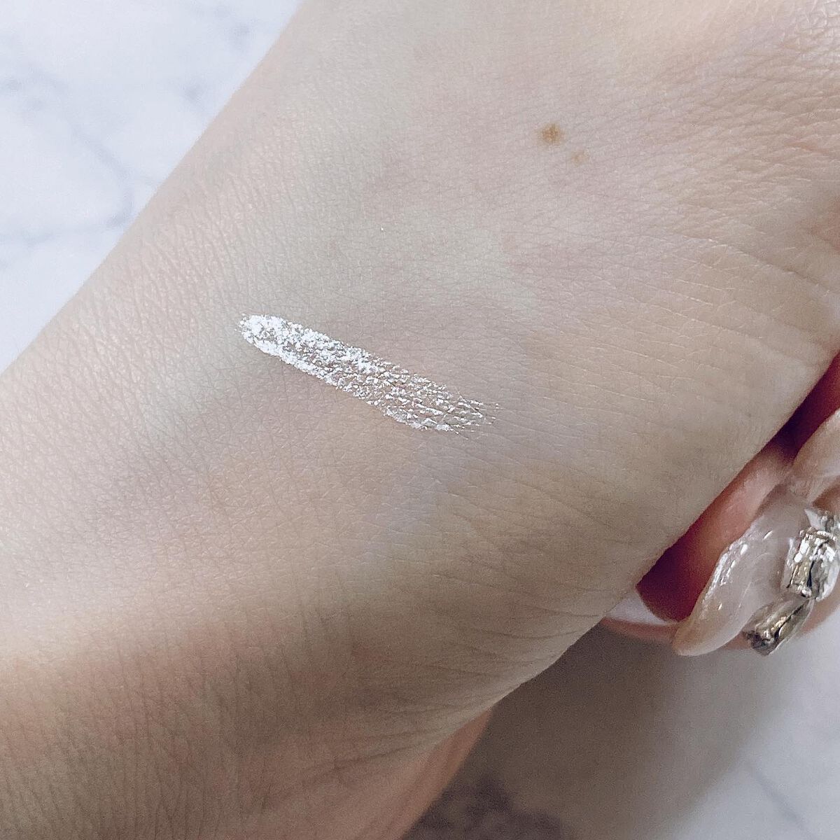 グリマーリキッド 01 スノークリスタル/K-パレット/グリッターを使ったクチコミ（3枚目）