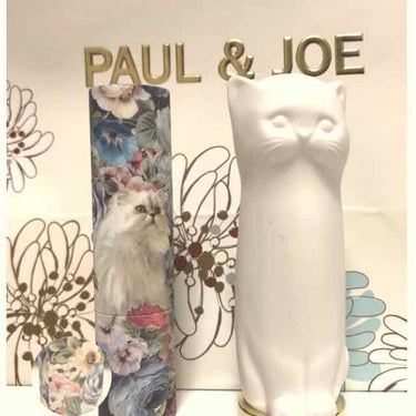 《ネコ好きの皆様必見！！》
発売前にチェックしておけば良かった…

【PAUL& JOE】
8/1発売だった新作組が可愛すぎる😭💓
リップケースとスティックハイライターが可愛すぎて
買ってしまいました。