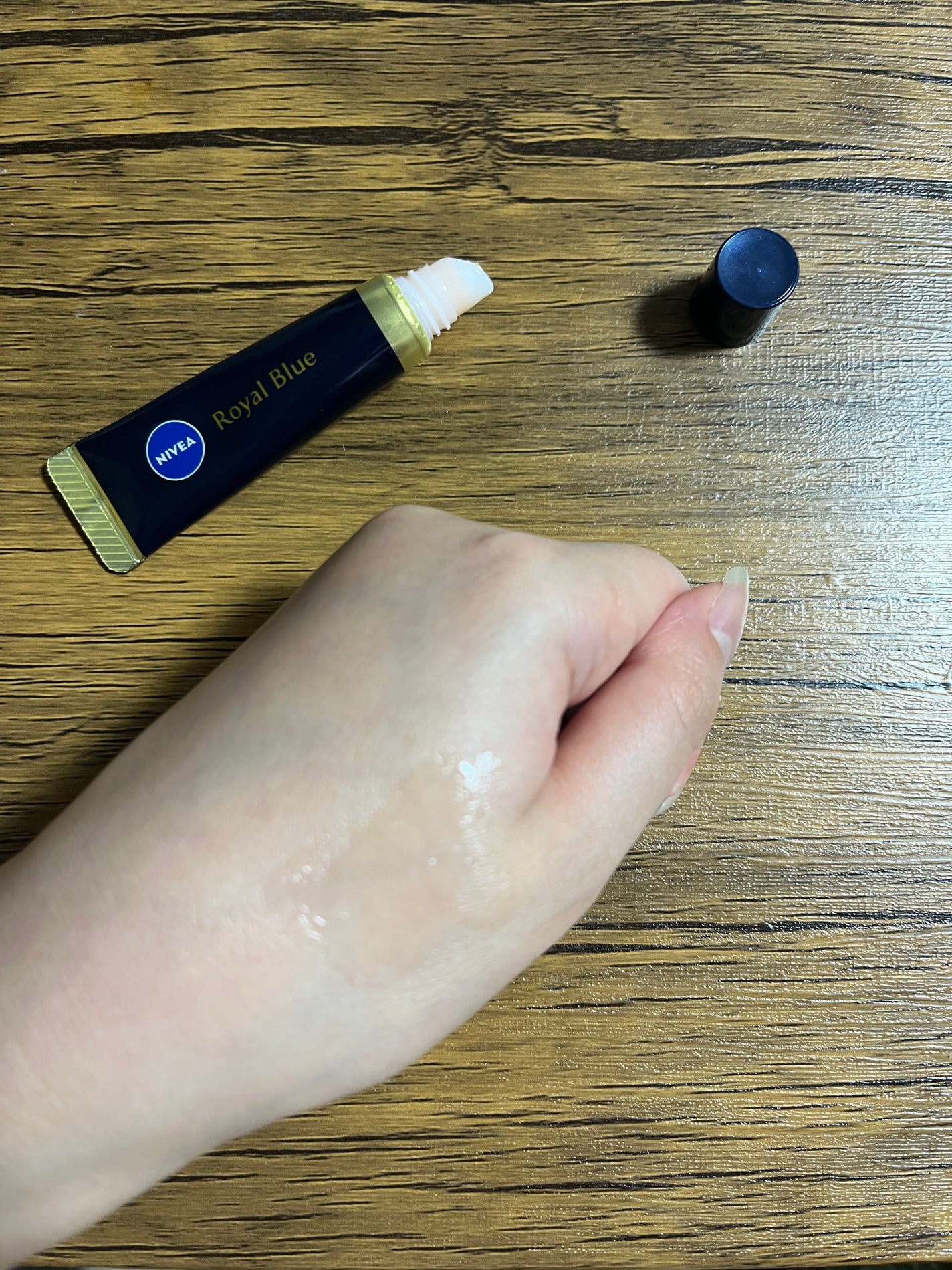ニベア ロイヤルブルーリップ 濃密美容ケア/ニベア/リップ美容液を使ったクチコミ(2枚目)