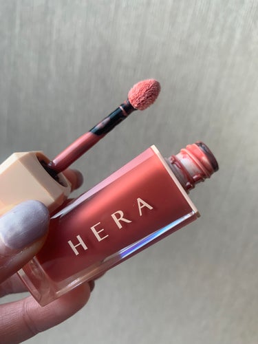 イエベブルベ問わず使いやすい🙆‍♀️

HERAのリップ💄
#422lingerie

ニュートラルカラーで
イエベさんブルベさん問わず使いやすいです👩
絶妙な色みが可愛すぎる‥💕

プランピング成分配