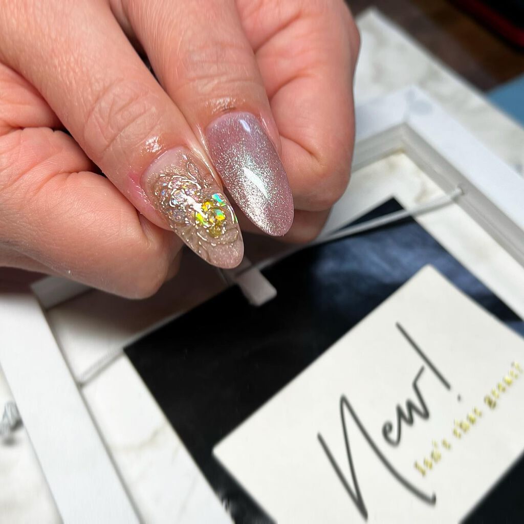 cst on LIPS 「#flowernails#magnetnails#mirror..」(1枚目)