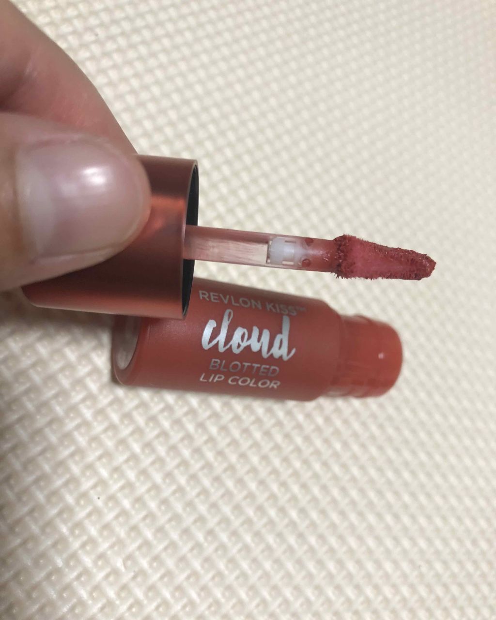 キス クラウド ブロッテッド リップ カラー/REVLON/口紅を使ったクチコミ(2枚目)