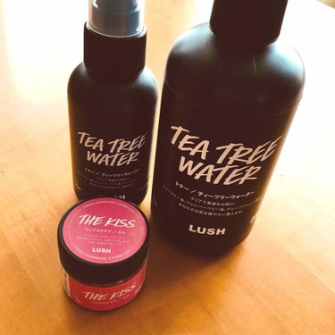 🍀LUSH愛用品🍀

・ティーツリーウォーター 250ml
・キス リップスクラブ

何度もリピートしている愛用品です^_^

ティーツリーウォーターは朝晩にコットンにたっぷりつけて拭き取り化粧水として