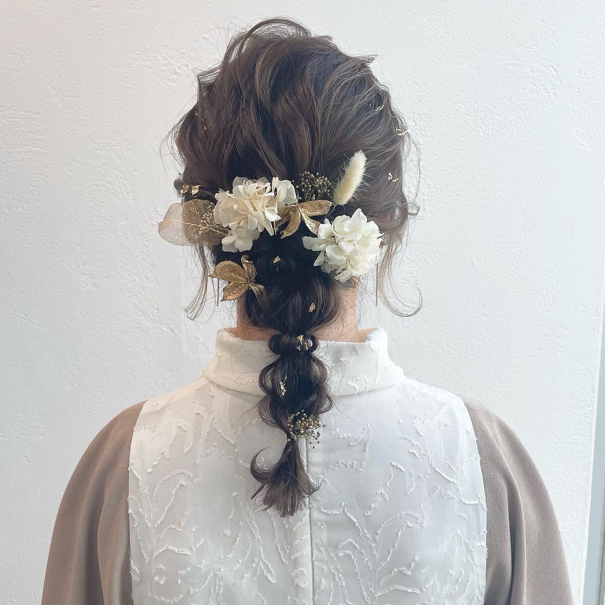 nanamin / 美容師 on LIPS 「【大人気編み下ろしヘア💐】特別な日にしたいヘアアレンジ♡結婚式..」(4枚目)