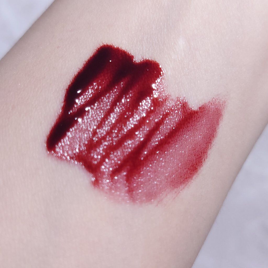 ジューシーライアー ウォーターティント 04 ブラックベリーテキーラ(BLACKBERRY TEQUILA)/lilybyred/リップティントを使ったクチコミ（2枚目）