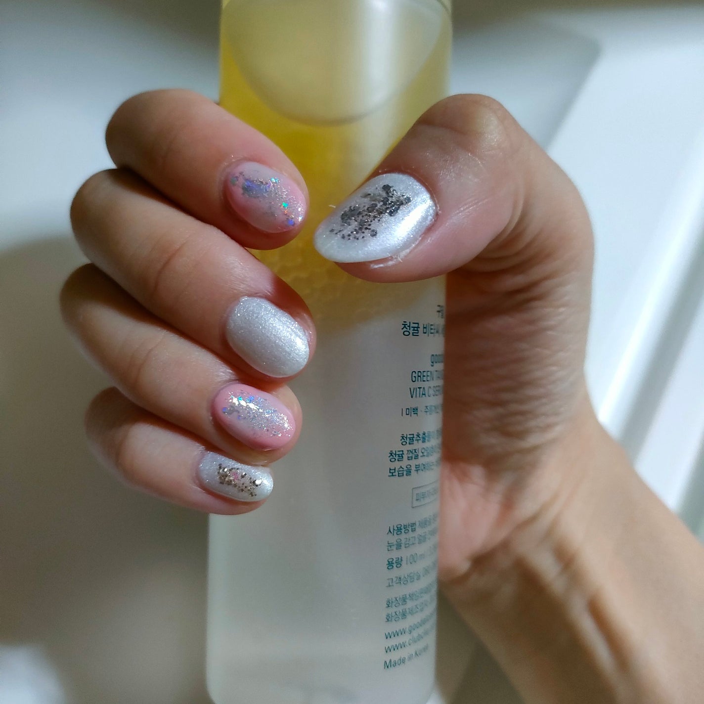 さっちゃん on LIPS 「ネイル💅*パール入白*ピンクのニュアンス*シルバーラメ*ホログ..」(1枚目)