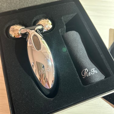 ReFa
ReFa CARAT

フェイスライン・ボディラインと使える美顔器。

美顔器って買った時は良く使うけど、暫くしたら放置状態‥

腕にゆっくりと引き延ばすとなかなかな指圧。
顔にはまだ使ってい