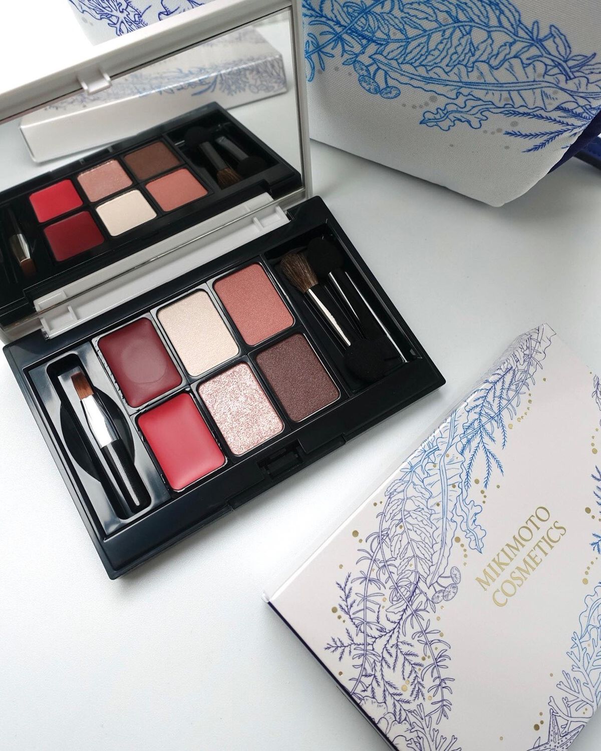 【未開封・限定品】ミキモトコスメティックス ホリデー マルチメイクアップパレット