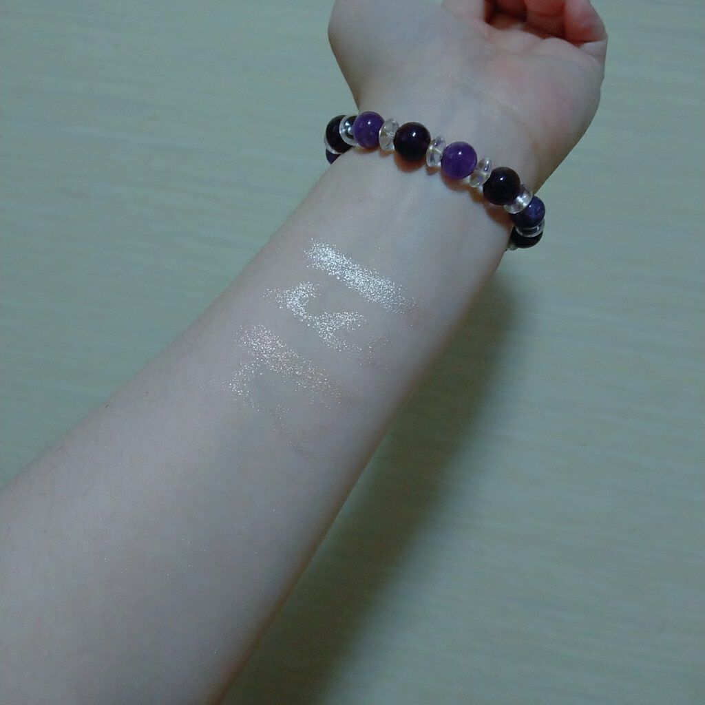 プリティー イージーグリッタースティック/unleashia/グリッターを使ったクチコミ（3枚目）