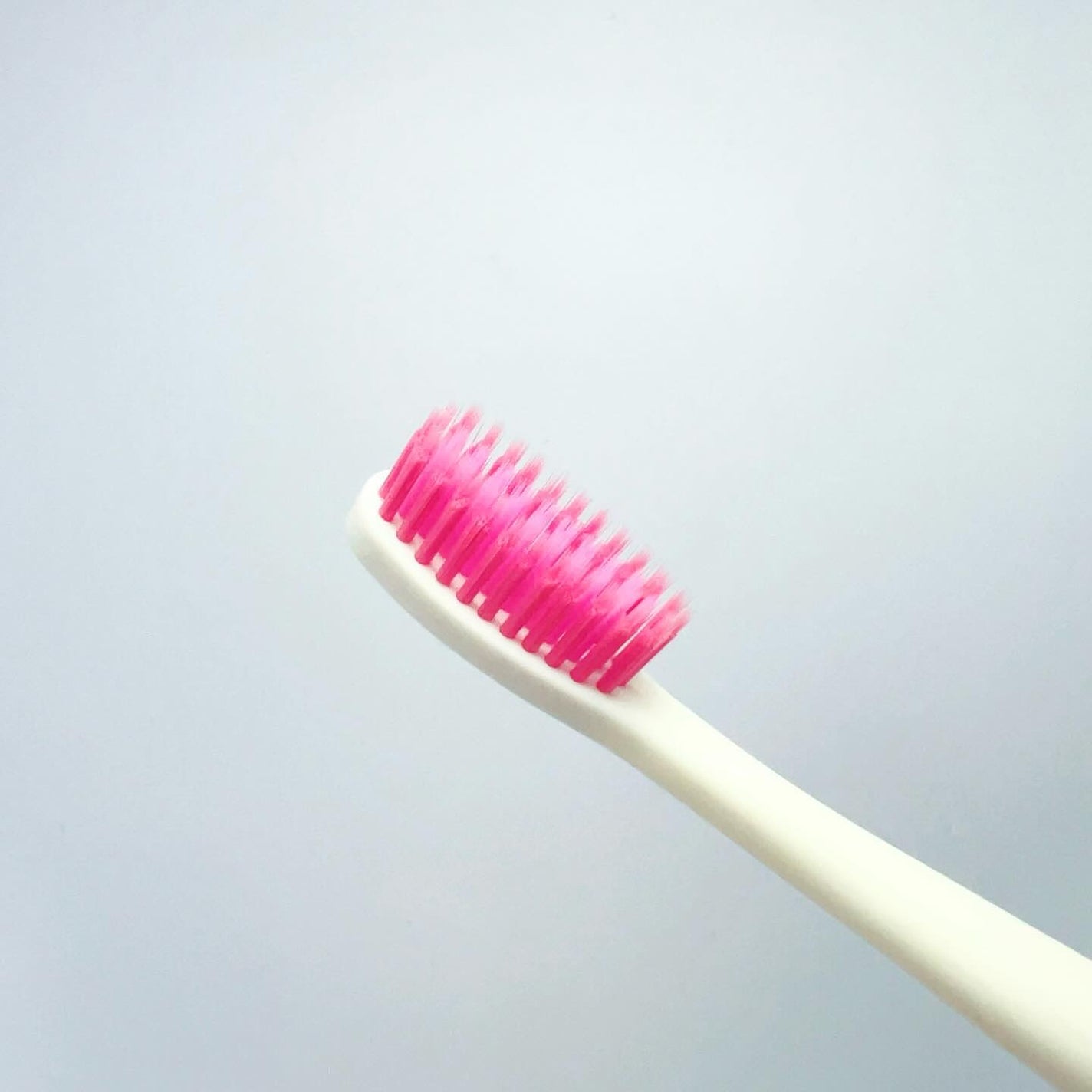 ホワイトニング美白歯ブラシ/EUTHYMOL/歯ブラシを使ったクチコミ(5枚目)