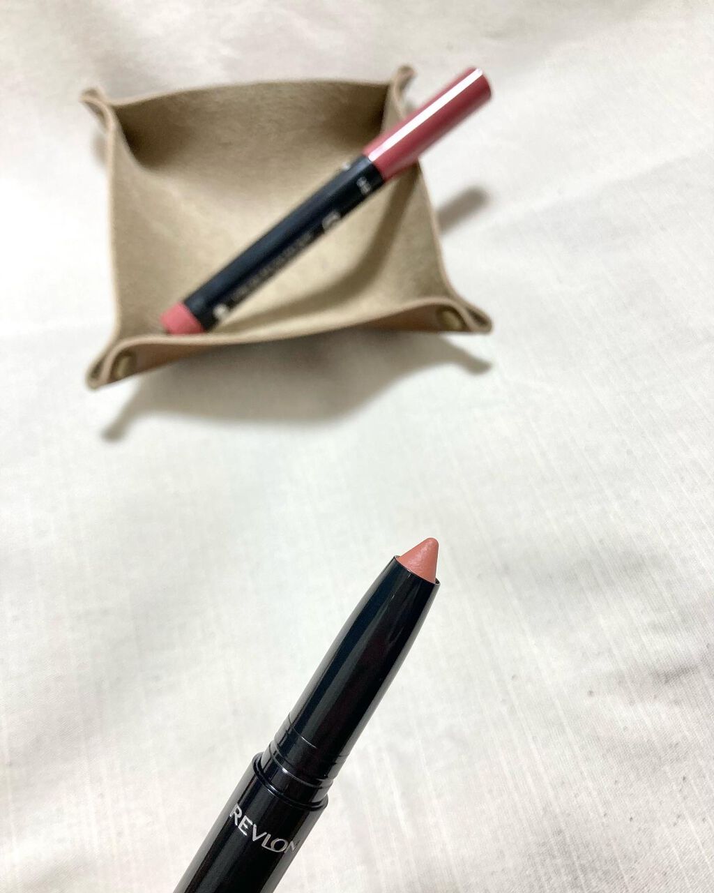 レブロン カラーステイ マット ライト クレヨン/REVLON/口紅を使ったクチコミ（2枚目）