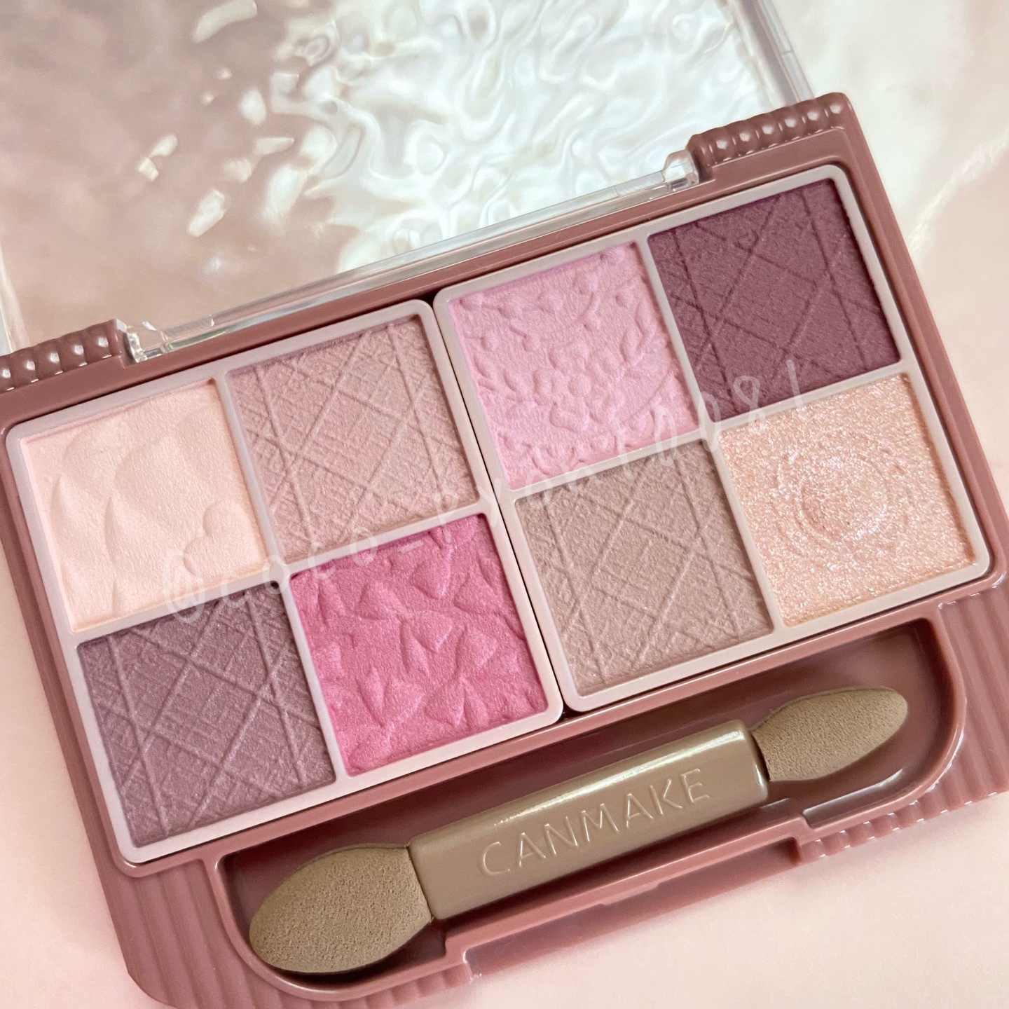 イルミネイティングフィニッシュパウダー　～Abloom～/キャンメイク/プレストパウダーを使ったクチコミ（2枚目）