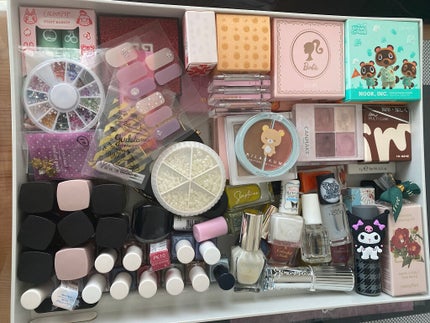 ぷぅぴぃ《紫コス部💜💗》 on LIPS 「#Myコスメ収納パート①MAIコスメ収納見せます‼️まずは、無..」(5枚目)