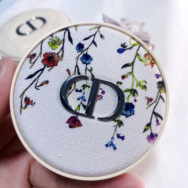 Dior ディオールスキン フォーエヴァー クッション パウダーのクチコミ「ミレフィオリ【幾千もの花々】が
デザインされたパウダーにうっとり♥️


Dior
ディオール.....」（3枚目）