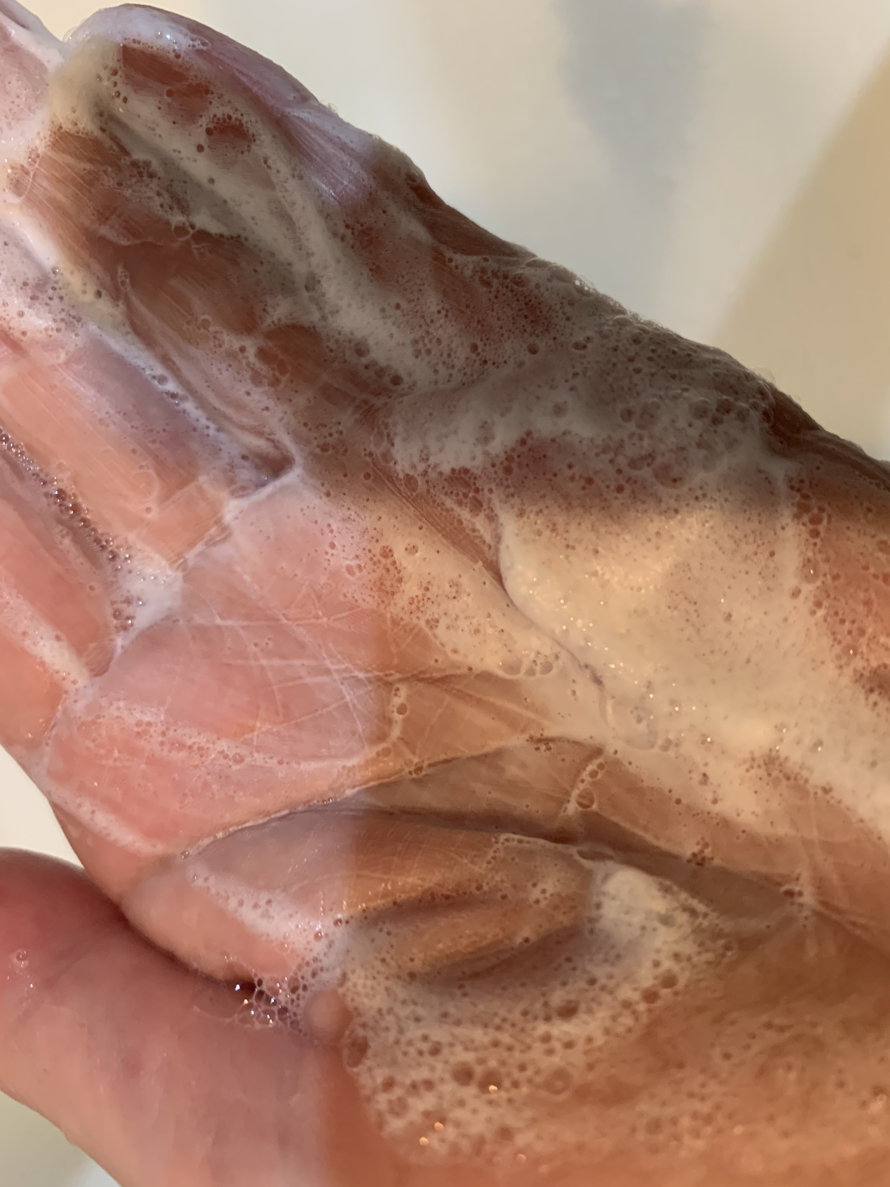 ビオレ スキンケア洗顔料 モイスチャーのクチコミ「40年以上肌と洗顔を研究し続けてきたビオレの
スキンケア洗顔料 は泡立ち、洗い上がりも文句なし.....」（3枚目）