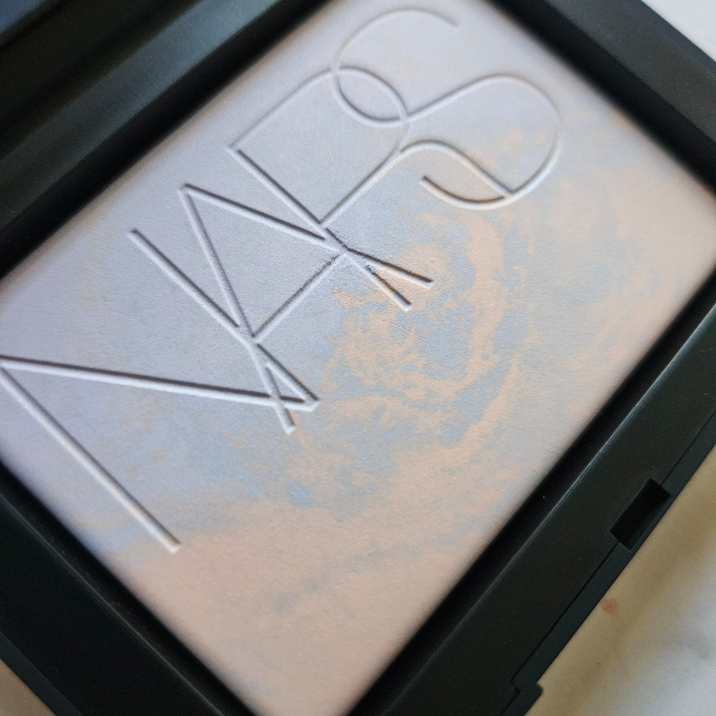 ライトリフレクティング プリズマティックパウダー/NARS/プレストパウダーを使ったクチコミ(2枚目)