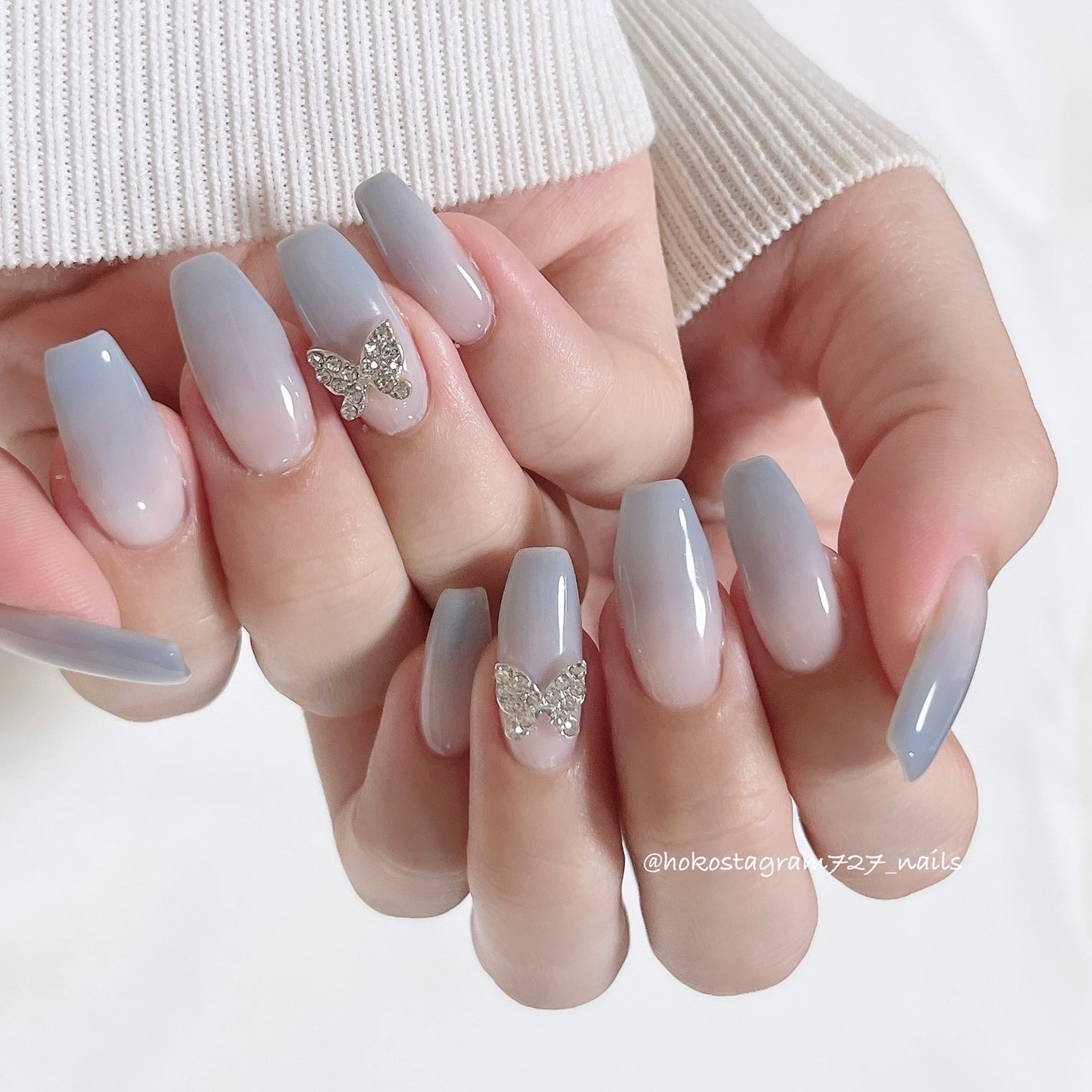 ほこ on LIPS 「気分変えて夏っぽくブルー🩵最近グラデばっかりだから新しいデザイ..」(1枚目)