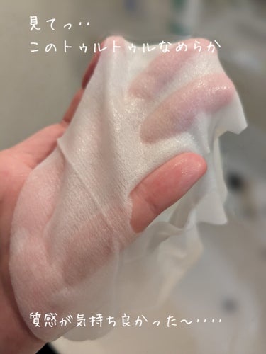 ２２歳の皮脂バランスを再現した保湿成分配合✨いろんな方がオススメしてるのを見て私も買ってみました✨☺️エイジングケアをしたい方オススメですよ!!



❤ルルルンプレシャス GREEN バランス❤

7枚入り　参考価格 550円



ルルルンのパックは昔から愛用していて
保湿重視系とか、透明感重視とか使っていたのですが
今回はエイジング系にしてみました✨



こんな方にオススメ

✅季節の変わり目で揺らぎがちな肌

✅年齢を重ねて
　　肌のコンディションの崩れが気になる方

✅乾燥や肌のごわつきが気になる方





〜使ってみました〜

✅最近季節の変わり目で顔に痒みとか、謎のブツブツが発生していて、終いにはニキビみたいなものまで出来てました😨特におでこと、顎周りに💦メイクするのも肌に悪い気がして日焼け止めとパウダーだけの日々が続いてました💦肌のゴワゴワ感もあって最悪でした😱

✅今回のこのパックの評判が良いと聞いていたので、
試しに購入。どんなもんかな～と思っていたら‥


✅結果。とっっても良かった❤❤❤❤
高保湿で翌朝まで肌がしっとり！毛穴の開きが目立たなくなっていて、顔のブツブツゴワゴワが明らかに静まっていました✨肌のハリがすぐに分かる箇所がまぶたなんだけど、薄いまぶたにハリがあってピン！としてる感覚がありました✨エイジングケアをしたい方には本当にオススメです!!

✅低刺激処方、無着色、無香料、無鉱物油
　　　　　　　　　　　　　アルコール無配合

✅注目成分‥浸透型セラミド、ナチュラルペブチド
　　　　　　酵母Bグルカンなど



ぜひ試してみて❤




#ルルルンパック#ルルルンプレシャスGREEN
#エイジングケアパック#３０歳オススメ
#低刺激処方#無着色#無鉱物油#アルコールフリー
#無香料#ハリ弾力#ペブチド#高保湿パック
#プチプラシートマスク#肌のゴワつき
 #至高のツヤ肌レシピ #人気シートマスク

の画像 その2