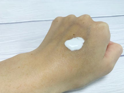 ボディファンデーション ホワイト/COSCOS/ボディミルクを使ったクチコミ(2枚目)