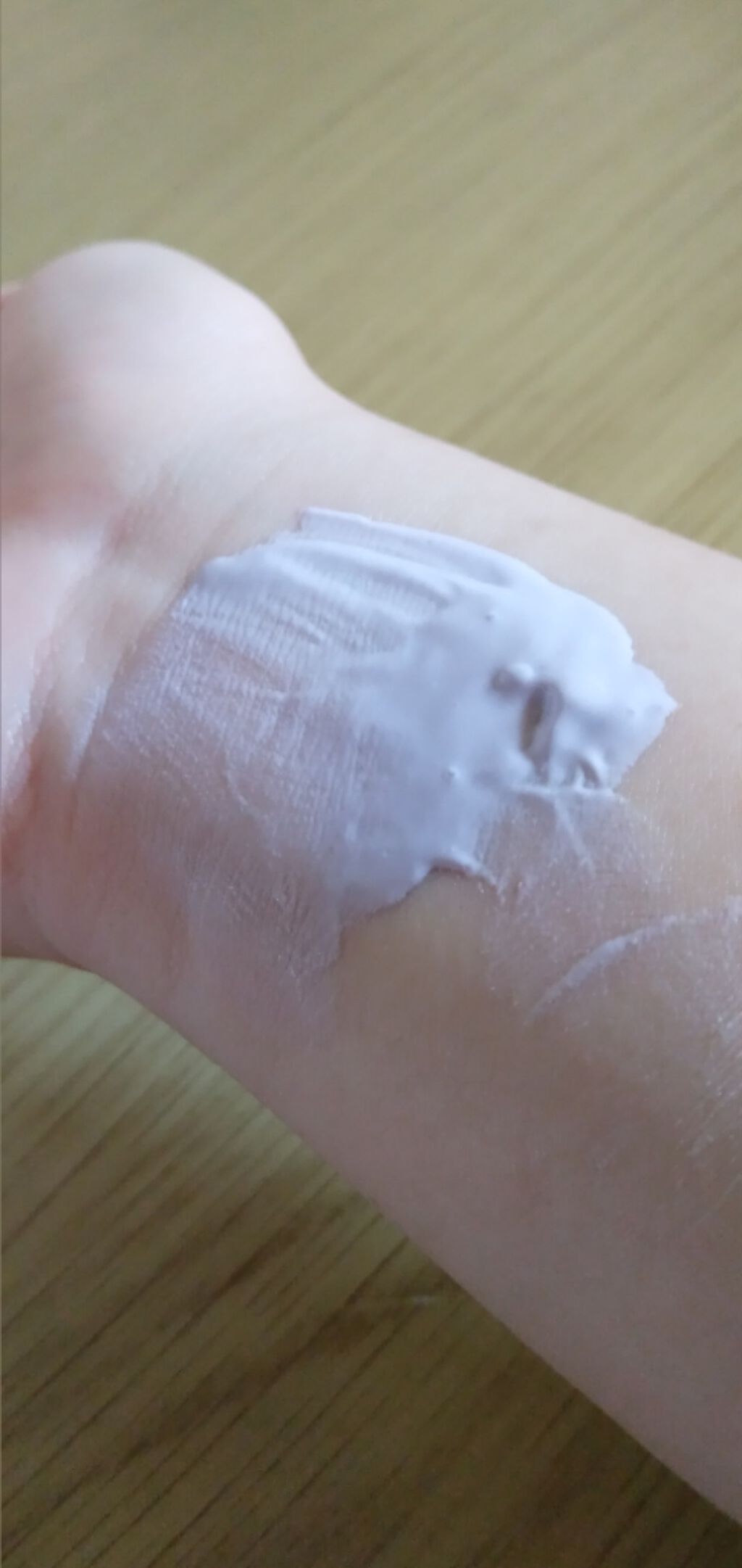 パラソーラ ネオイルミスキン UV エッセンス LV 【ネオイルミ ラベンダー】/パラソーラ/日焼け止め・UVケアを使ったクチコミ（2枚目）