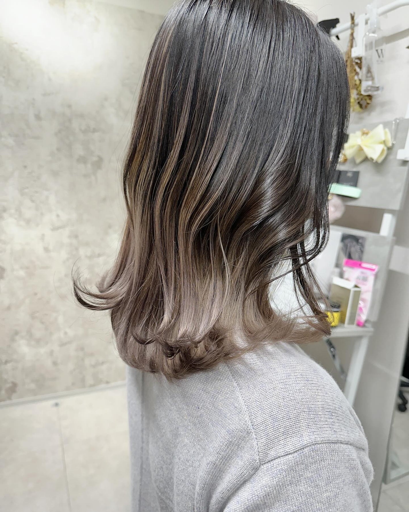 junjun_hair_make on LIPS 「グラデーションカラーとハイライト✨上品に仕上がる様に表面のみに..」(1枚目)