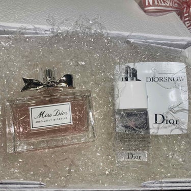 初Dior♡♡
試供品もあるけどメインは香水

とてもいい匂いでもう既にお気に入り☆
ぜひたくさんの人に買って欲しい😭