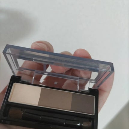 ヘビーローテーション ナチュラルパウダーアイブロウのクチコミ「ヘビーローテーション
ナチュラルパウダーアイブロウ
01ナチュラルブラウン♡
眉毛の地毛に馴.....」(2枚目)