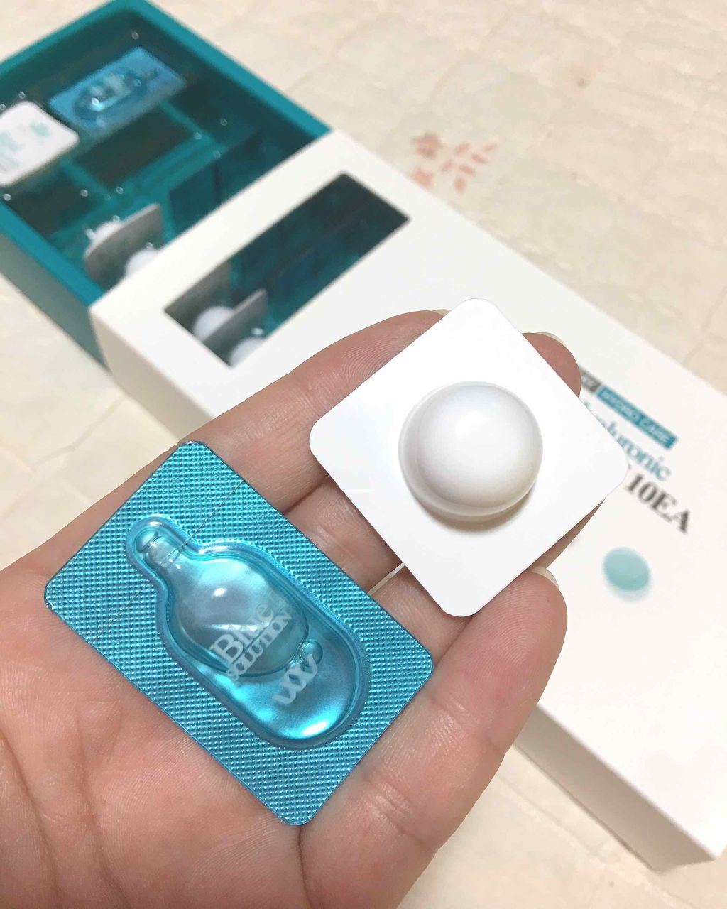 WELLAGE(韓国)
ウェラージュ
リアルヒアルロニック
ワンデーキット

こちらは肌の弾力、ツヤ、水分保湿に
効果があるスキンケアです✨

冷凍乾燥した高濃縮のカプセルは
ヒアルロン酸90%(9万ppm)に
肌に浸透しやすくするブルーの