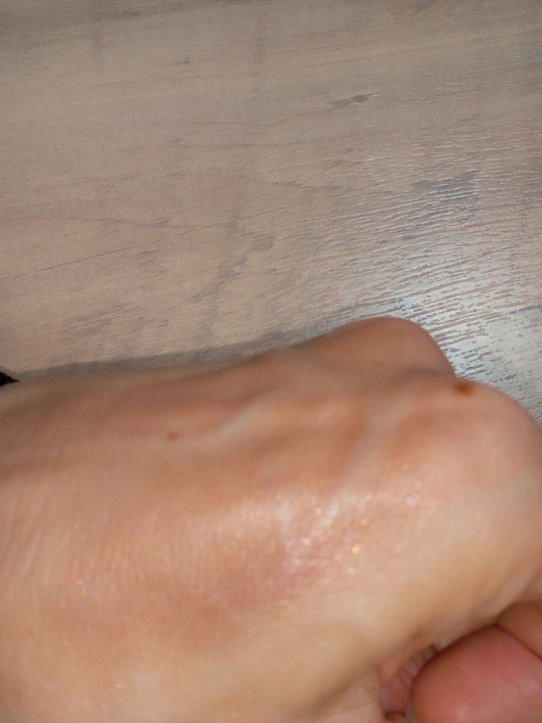 キャビアスティック アイカラー 42 STRAPLESS/ローラ メルシエ/スティックアイシャドウを使ったクチコミ（3枚目）