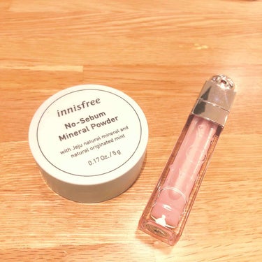 みんな大好き💕
innisfree  No-Sebum Mineral Powder

一個めは新大久保のドンキで購入。
二個めはイニスフリーの店舗で購入。

このパウダーお値段以上すぎてびびりました。