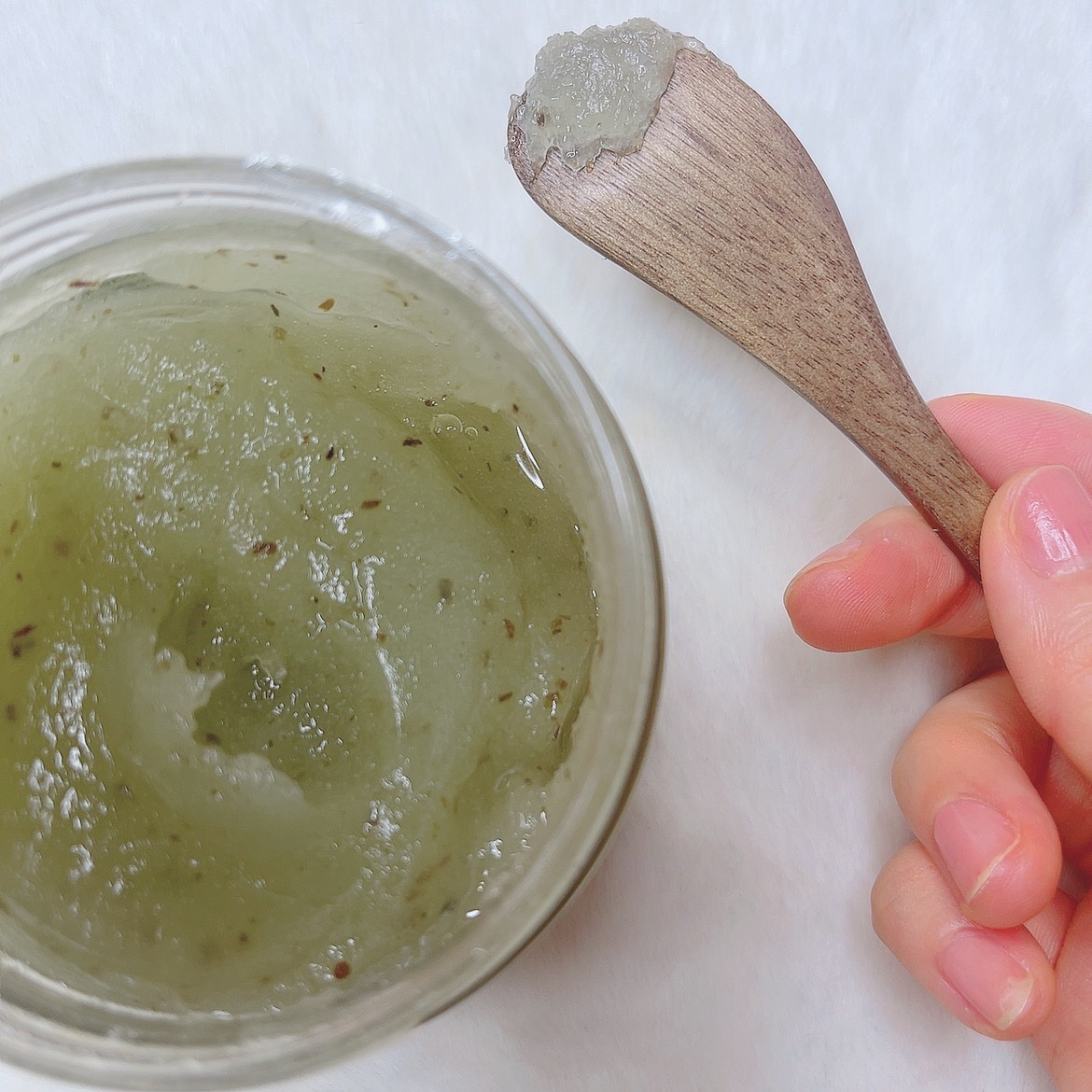 シュガーボディスクラブバジル＆ベルガモット/AROMATICA/ボディスクラブを使ったクチコミ（3枚目）