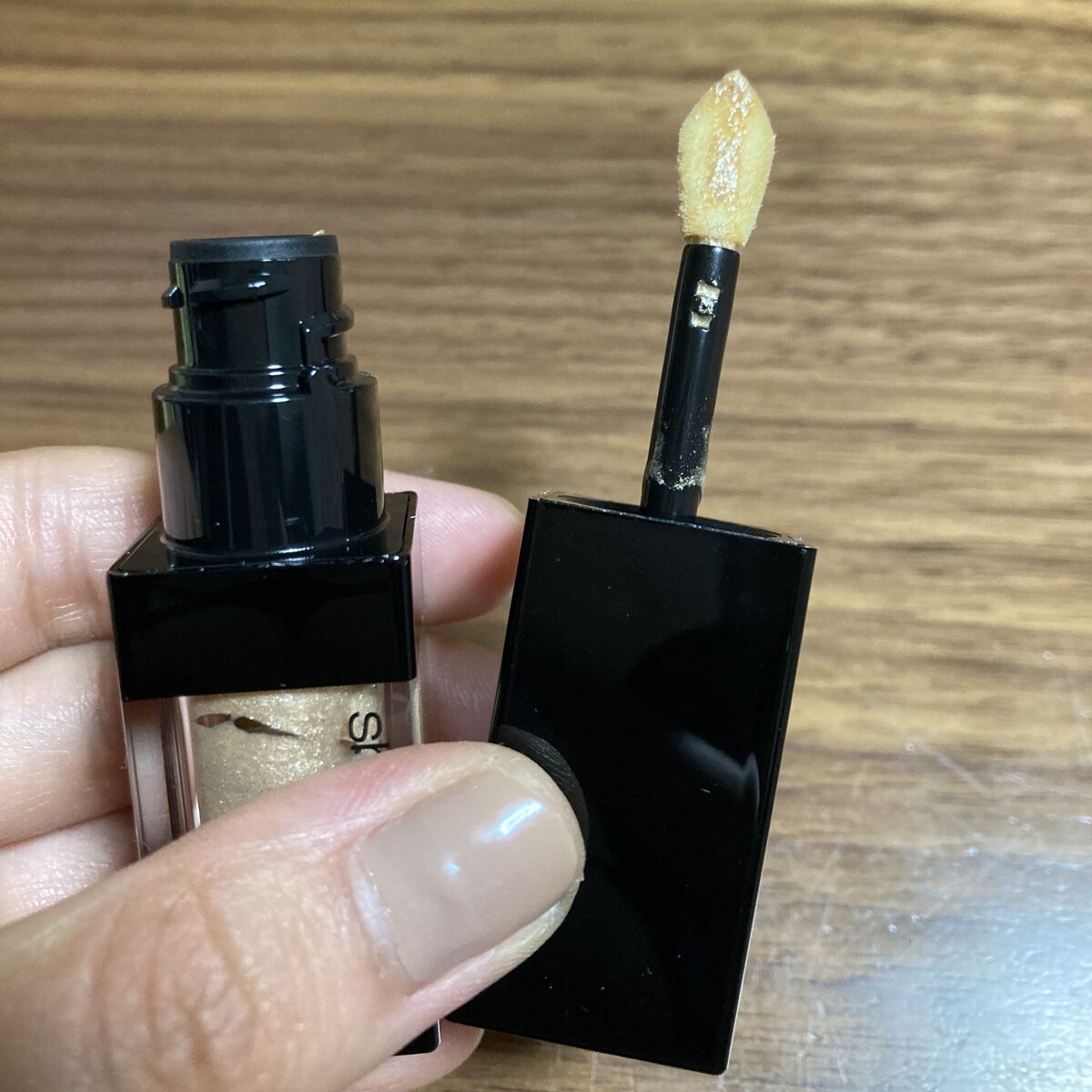 アイ フォイル シャンパン ゴールド/shu uemura/リキッドアイシャドウを使ったクチコミ（2枚目）