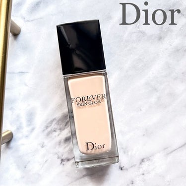 Dior
ディオールスキン フォーエヴァー フルイド グロウ
1Nニュートラル



マットの方も持っていたのですが
グロウの方が気に入ってしまいました♡⃜

仕上がりがとても綺麗です♫

(下地はダル