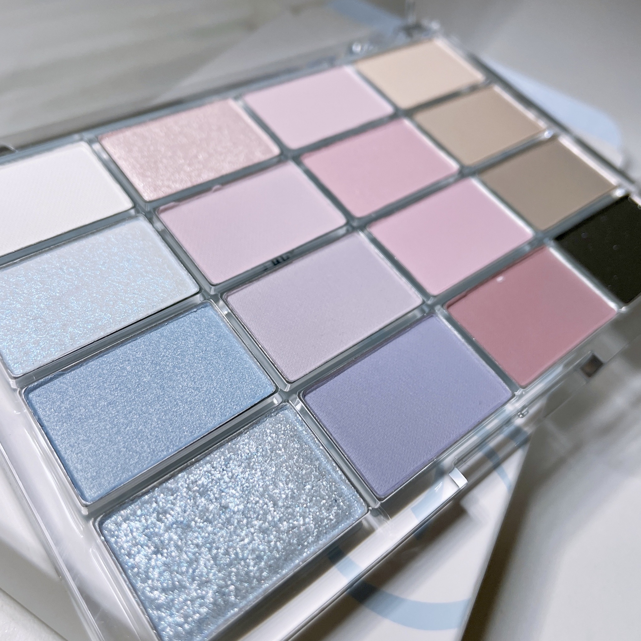 ソフトブラーリングアイパレット/wakemake/アイシャドウパレットを使ったクチコミ（2枚目）