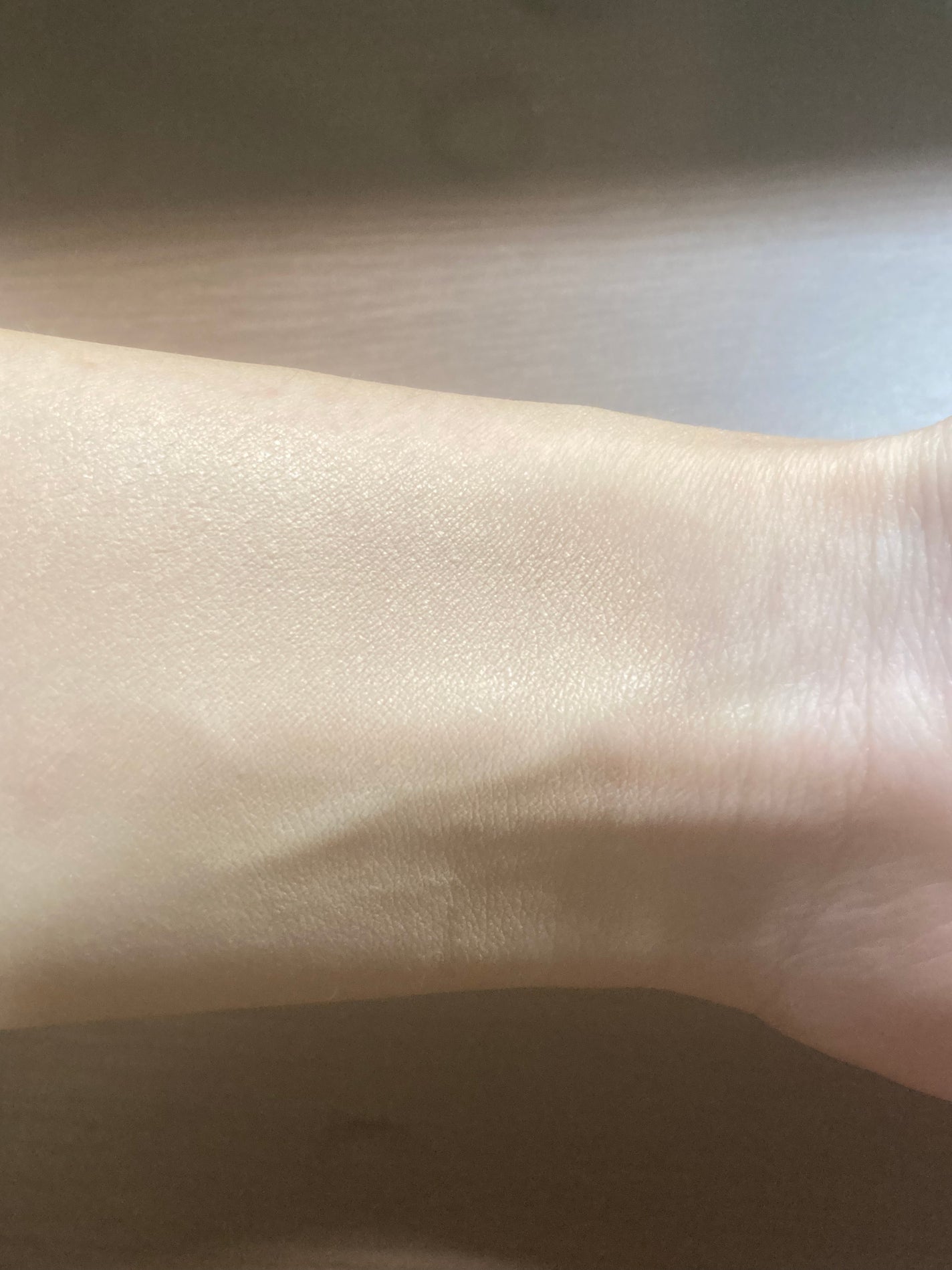 coral_rouge_4lkm on LIPS 「パッケージが桃色みたいでかわいい😍ですファンデをつけると艶感が..」(2枚目)